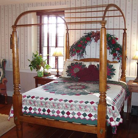 Brownstone Colonial Inn Reinholds Экстерьер фото