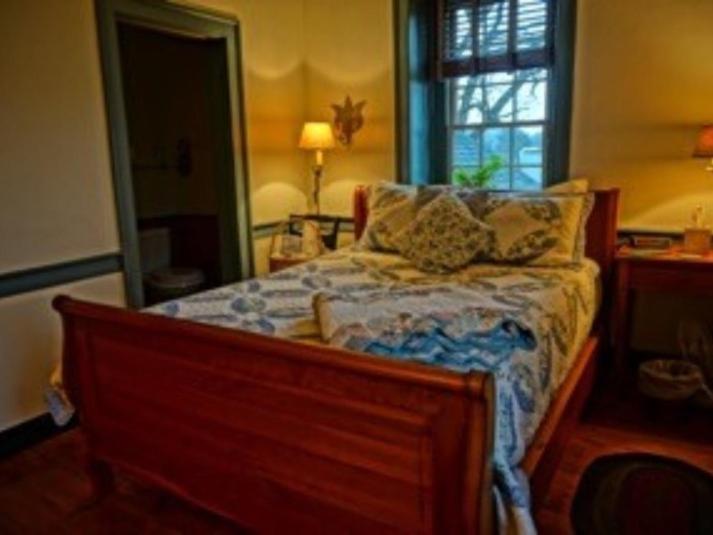 Brownstone Colonial Inn Reinholds Номер фото