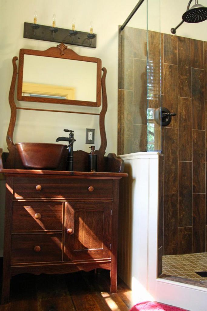 Brownstone Colonial Inn Reinholds Экстерьер фото