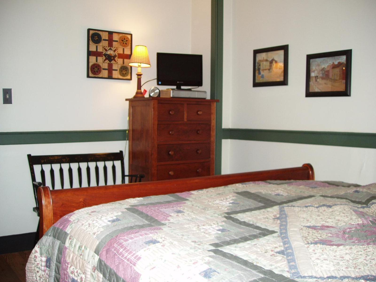 Brownstone Colonial Inn Reinholds Экстерьер фото
