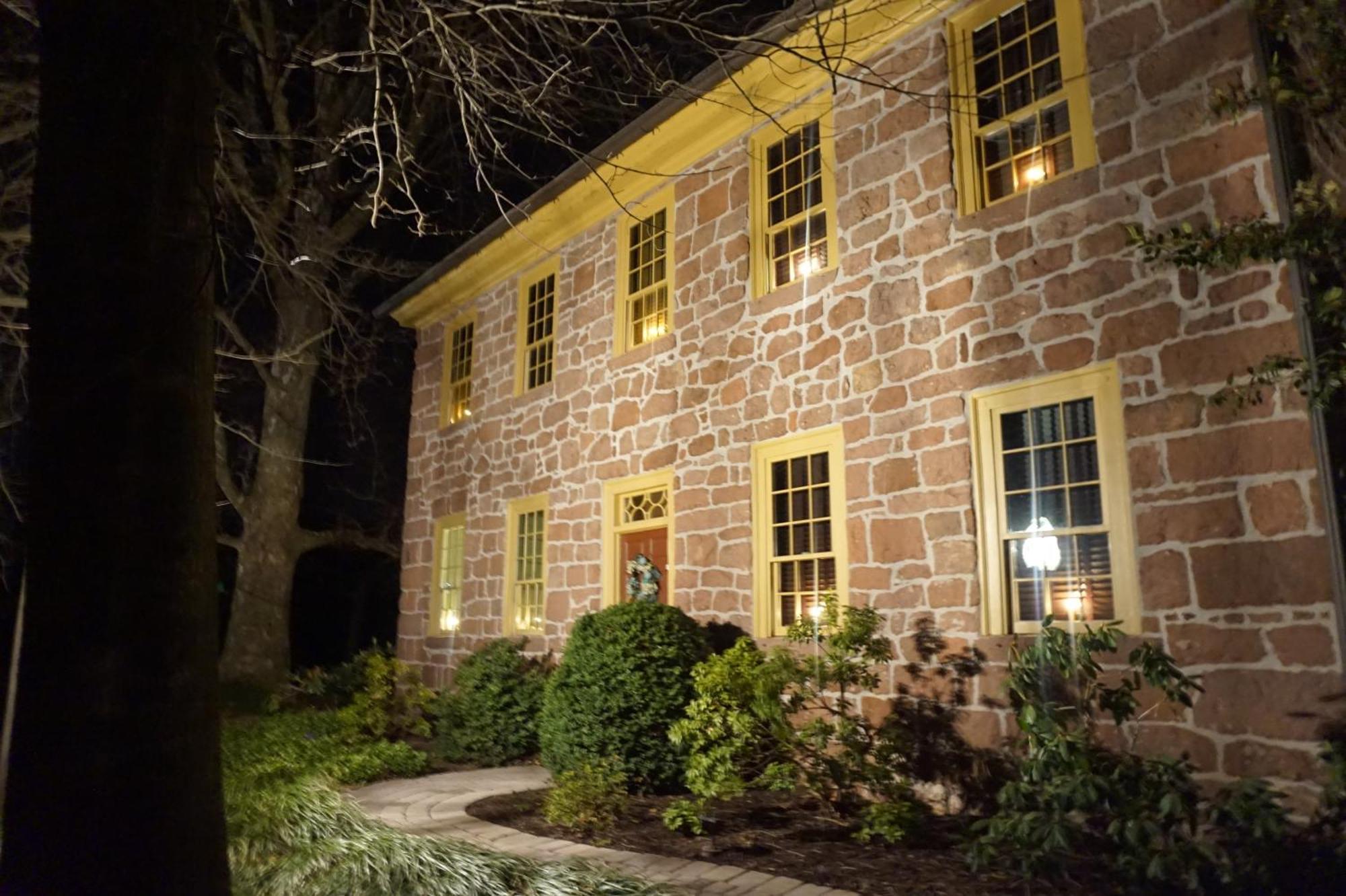 Brownstone Colonial Inn Reinholds Экстерьер фото