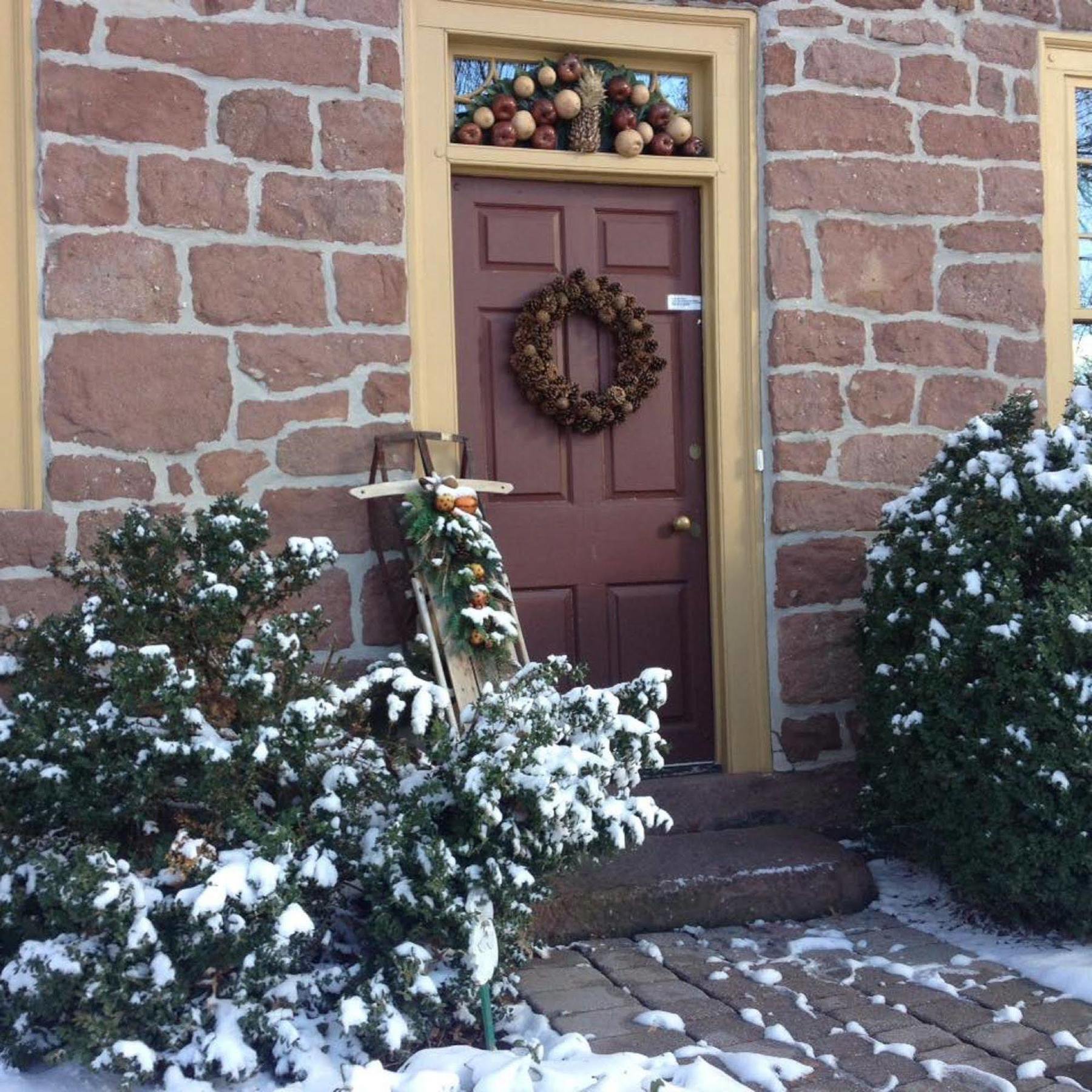 Brownstone Colonial Inn Reinholds Экстерьер фото